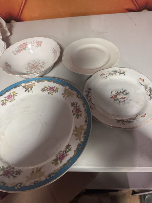 Тарелочки разных размеров и цветов