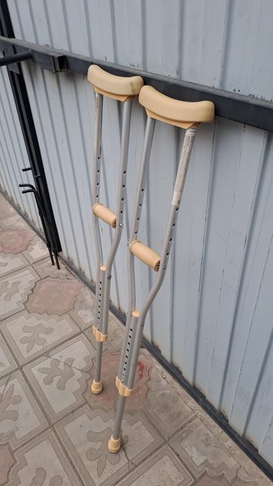 Подмышечные костыли бу