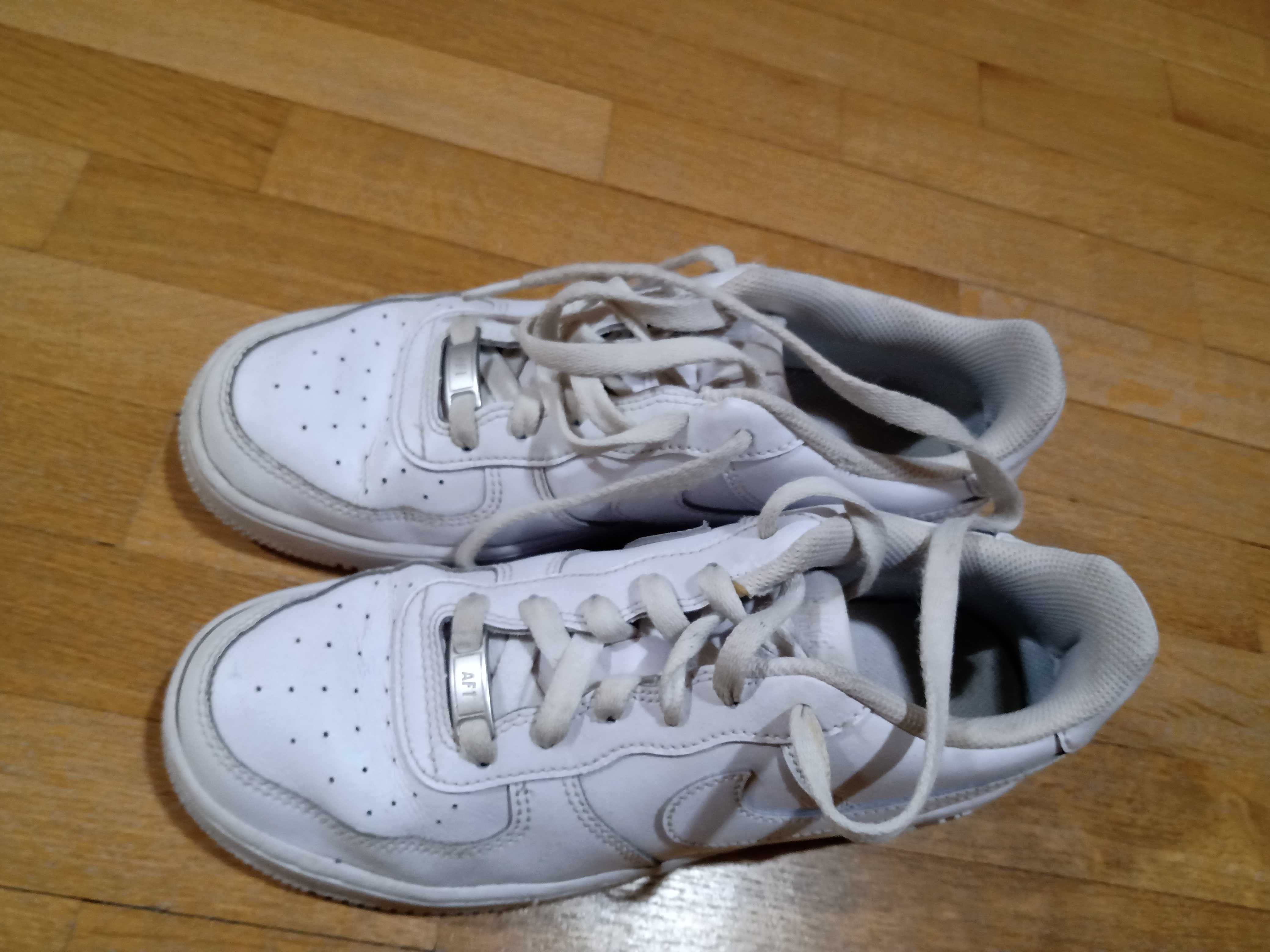 Nike Air Force 1 Triple White Low маратонки 39 номер обувки