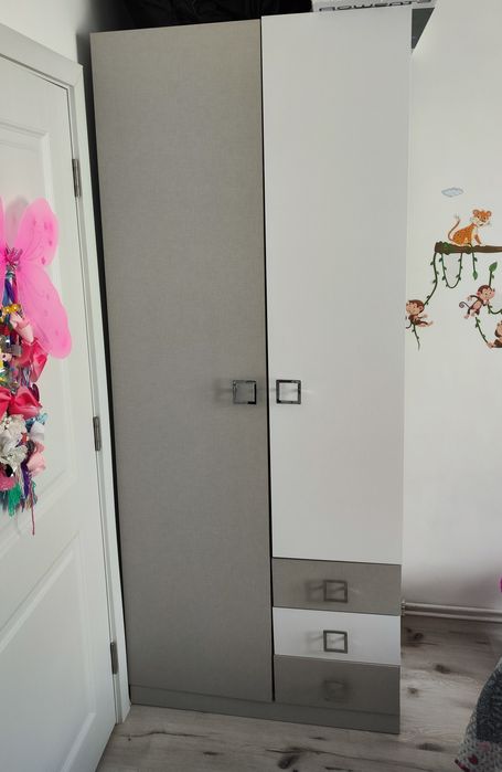 Vand dulap  300 lei
Adâncime 52
Înălțime 218
Adâncime 52
Înălți