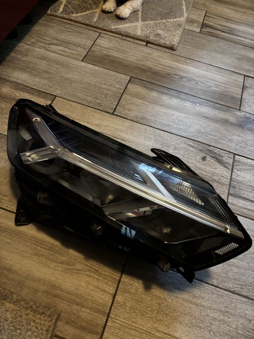 Far dreapta Dacia Logan III