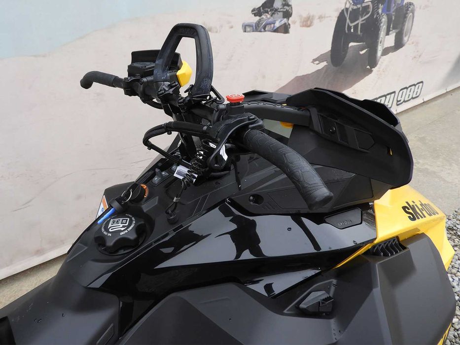 Promo Snowmobil Ski-Doo Summit NEO+ 600 EFI 2025