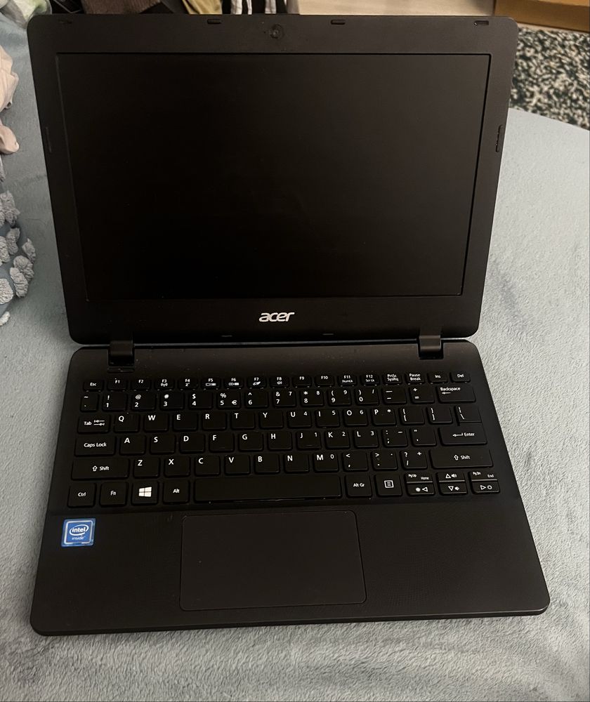 малък лаптоп acer aspire est 131
