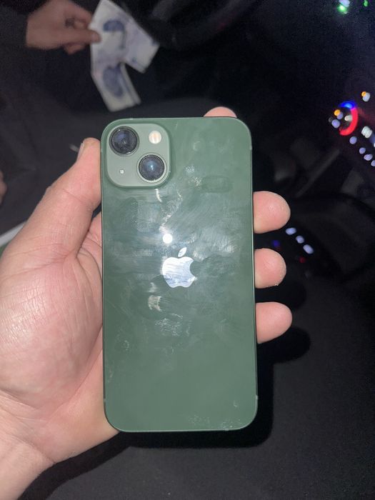 iphone 13    xotirasi 128   zangor holasi yangi 35 marta zaryad bugan