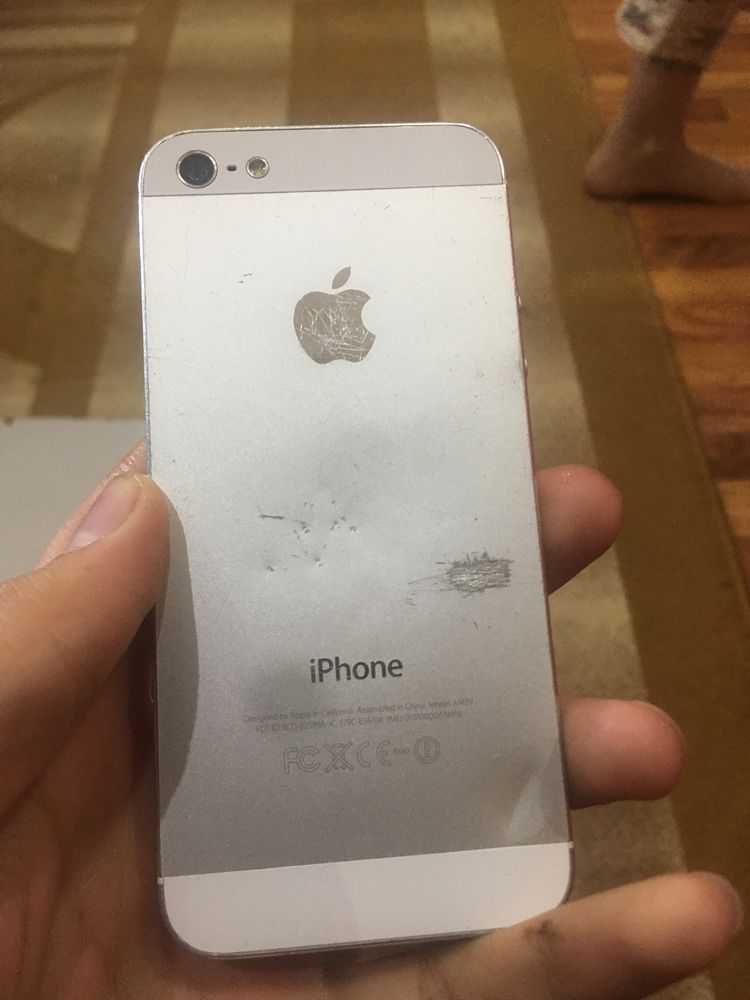 Iphone 5 16GB.  Ishlidi narxi bulishi shu.