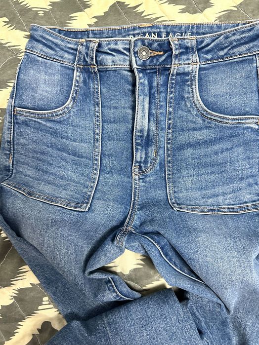 Джинсы American Eagle, Uniqlo