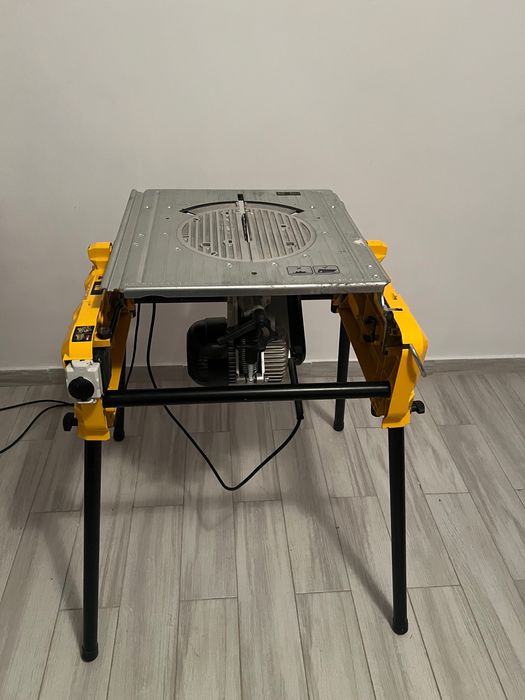 Vând circular Dewalt dw743n-Qs