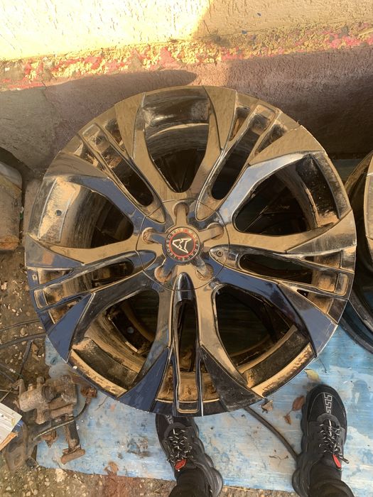 Vând jante BMW de f10 R18