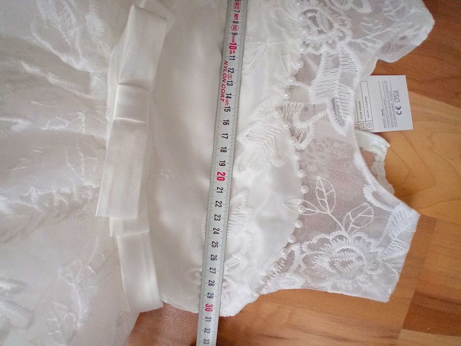 Страхотна нова бяла рокля с перли- 3-4 год 110см