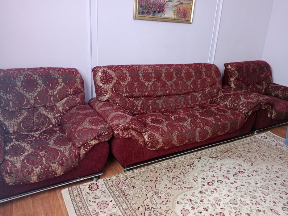 Мягкий уголок, диван и два кресла