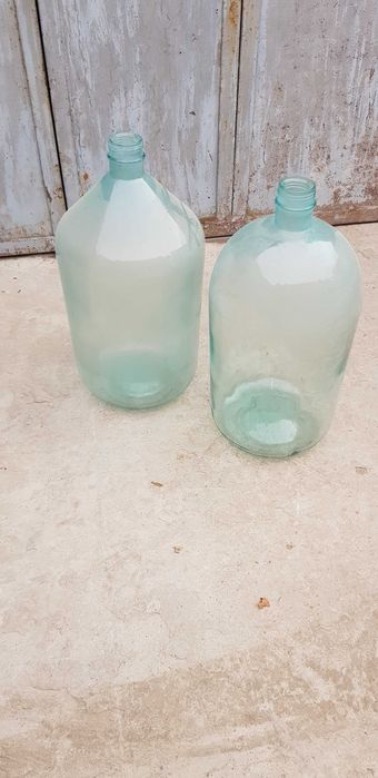 Продам бутыль 20л.Цена 4000 тенге за штуку.Есть 2 штуки.