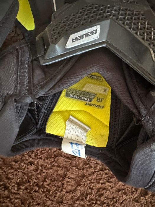 Продам защиту для хоккеиста