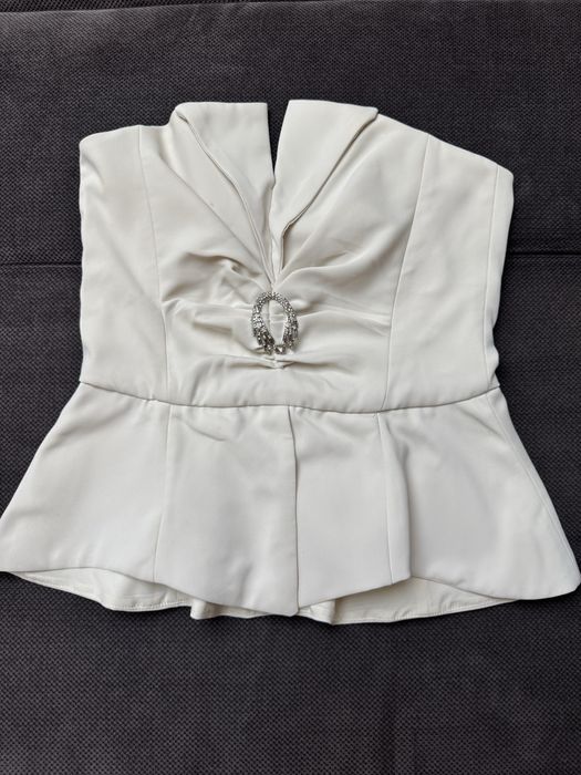 Елегантно бюстие тип корсет в екрю с брошка