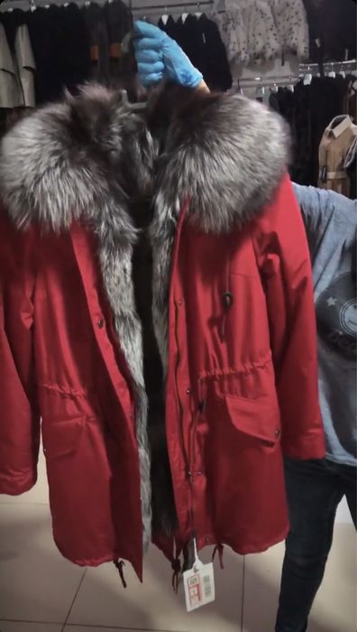 Продам парку (мех: чернобурка)