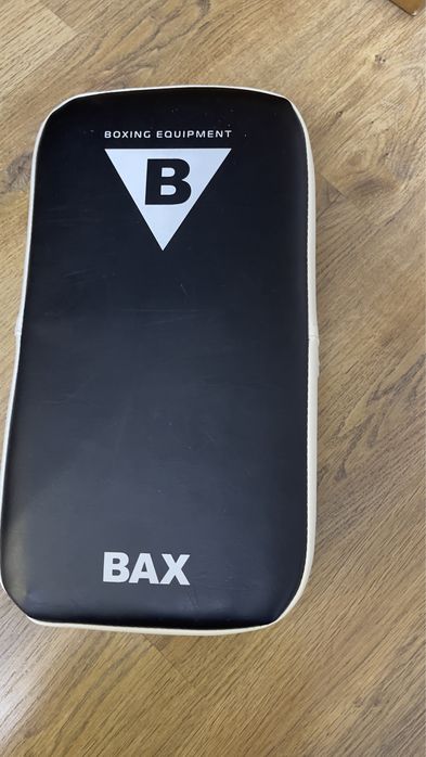 Боксерская лапа!