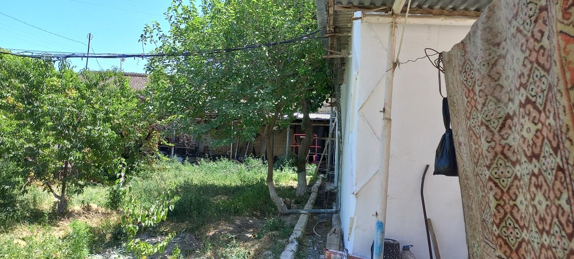 Здания для производства и склада ,имеется газ,свет,вода и жд ветки .