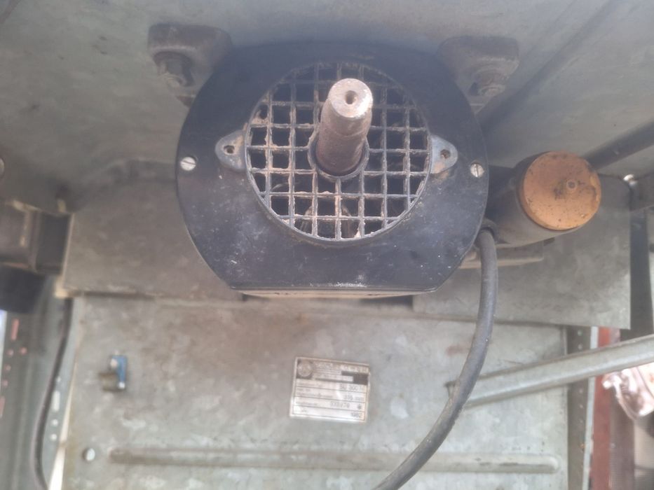 Vând circular 2.2kw