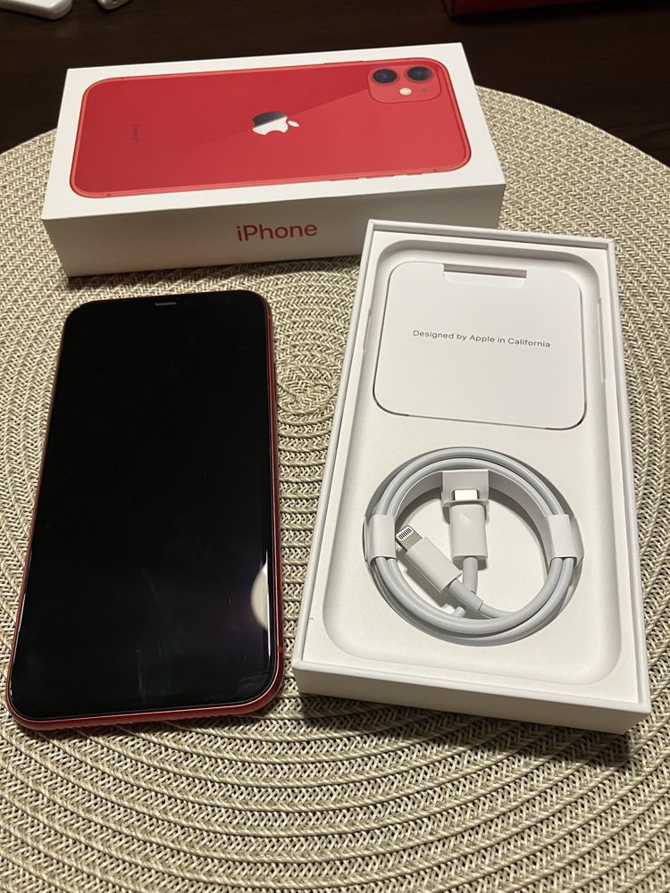 Продавам запазен Iphone 11