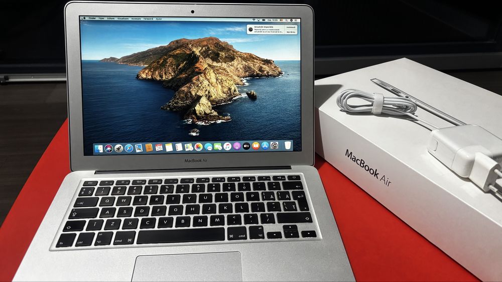 Vând MacBook Air model A1466 - ca nou