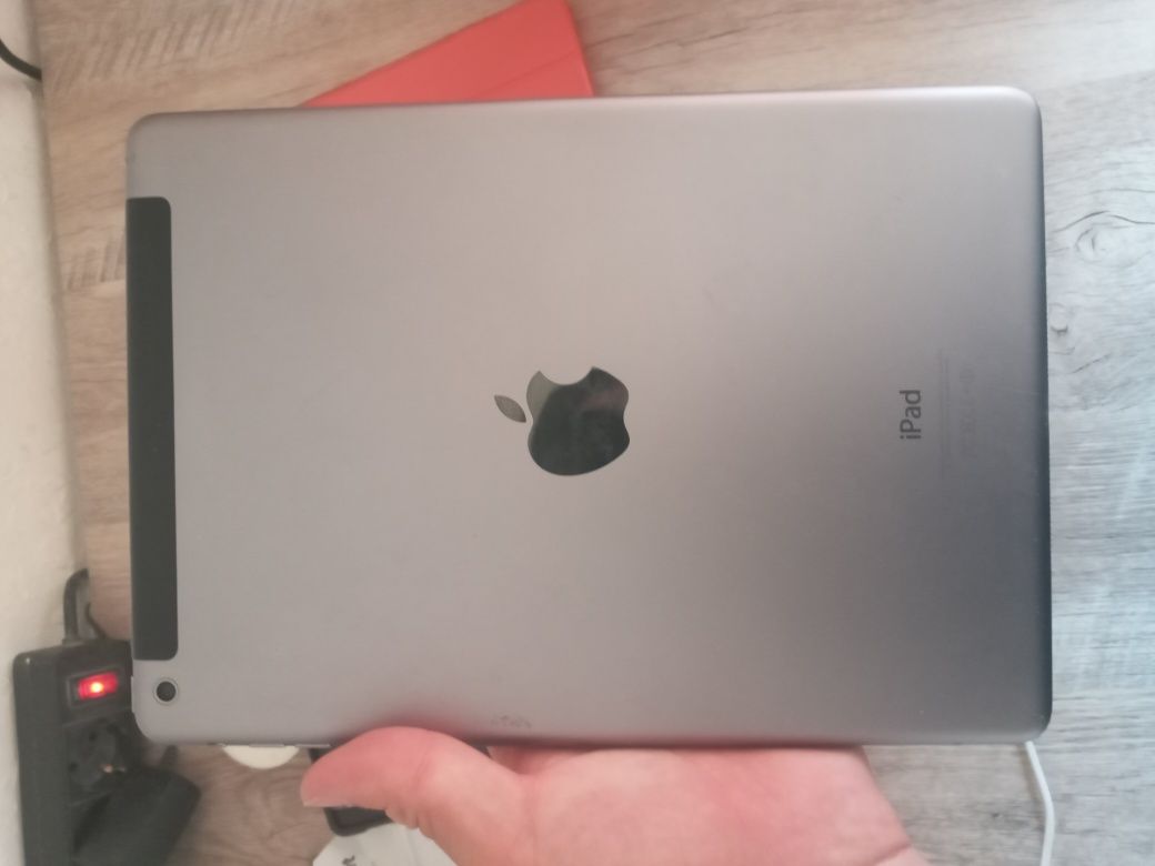 Iad air 9.7 wifi 16gb (1st gen)
