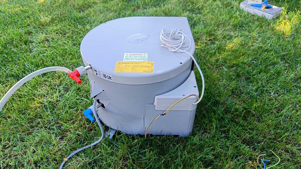 Boiler Truma, model B10 cu functionare pe gaz sau 220v