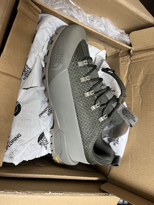 Продам  термо кросовки THF