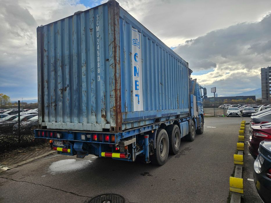 Камион с кран. Транспортни и товаро-разтоварни услуги.