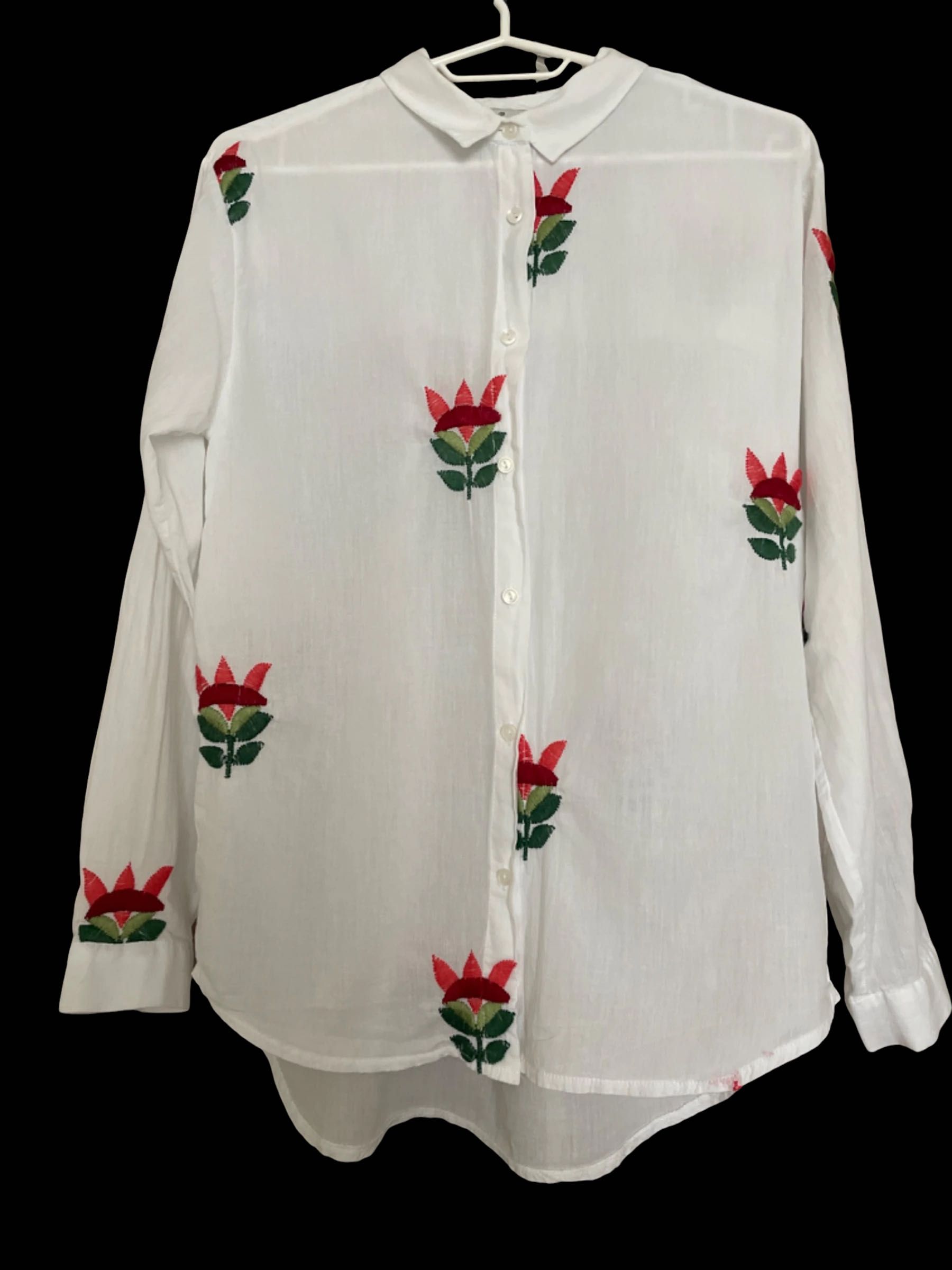 Бяла памучна риза с бродерия
