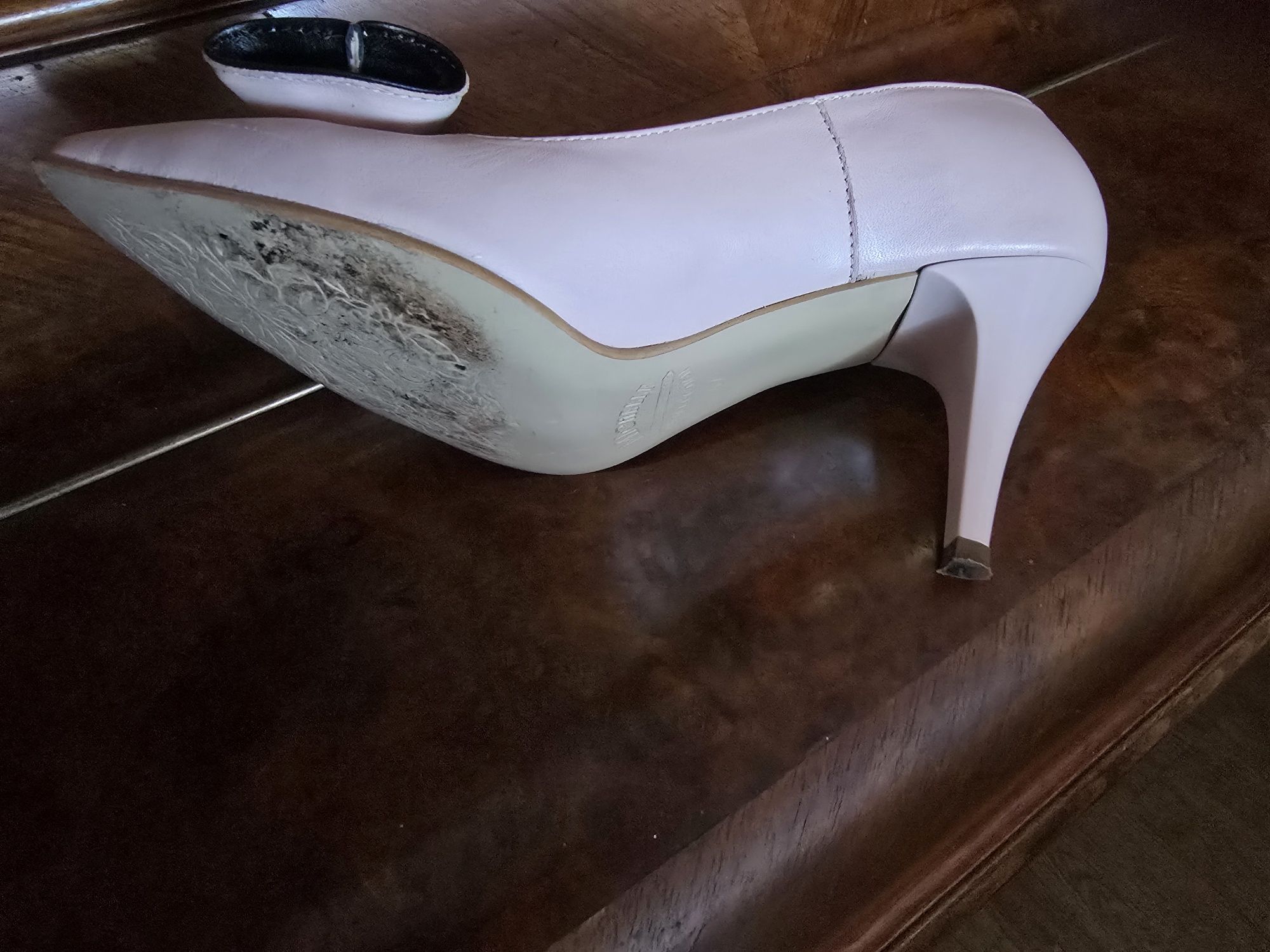 Pantofi din piele naturala