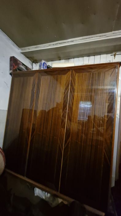 Шифоньер полированный, дерево производство Румыния