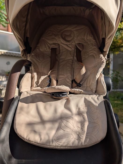 Cybex Priam 4 Platinum simply flowers
