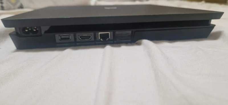 Playstation 4 Slim 1TB +inca 3 jocuri