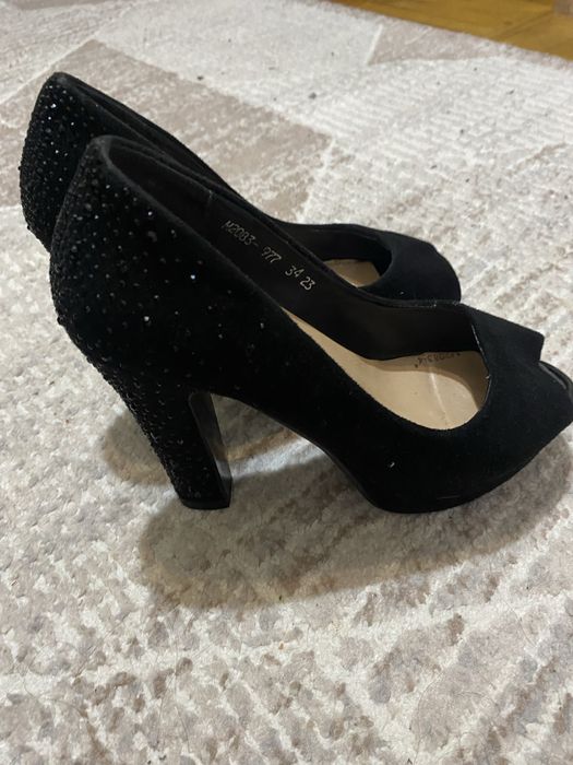 Обувь женское  и подростковые размер на маленькие ношки 33 и 34