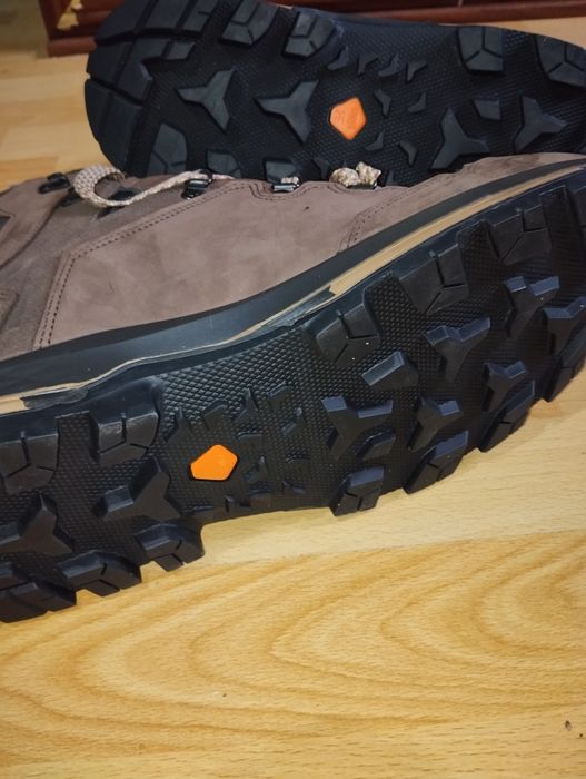 Vând Ghete-Bocanci Drumeți piele intoarsa