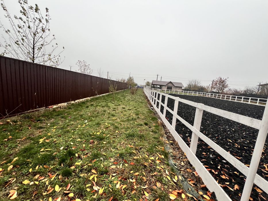 Inchiriez grajd cu manej pentru 2 cai