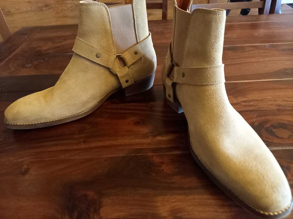 Боти от естествен набук