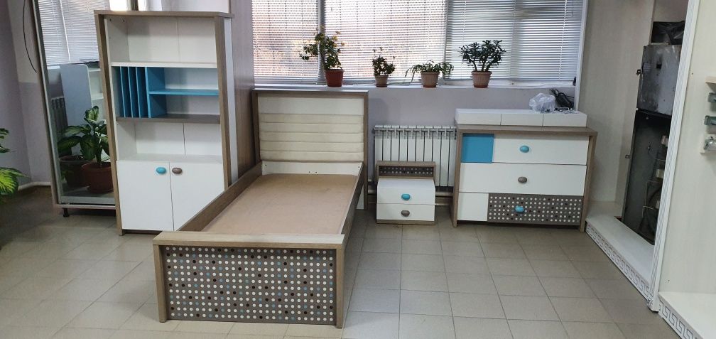 Комплект детской мебели: кровать, комод, прикроватная тумбочка, шкаф
