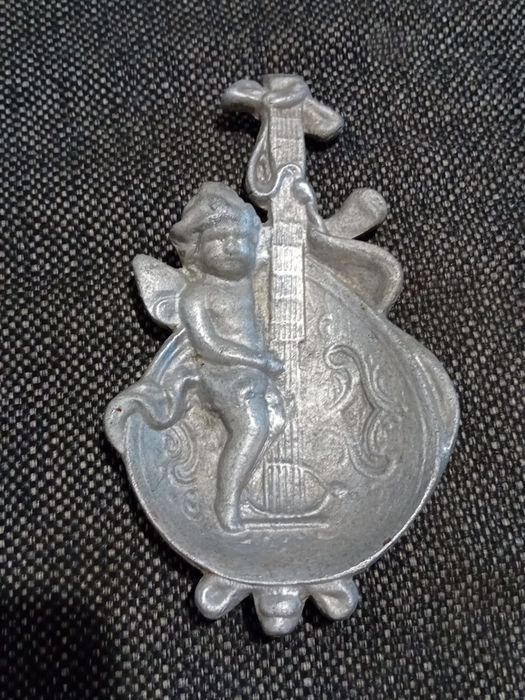 Scrumiera  impecabila