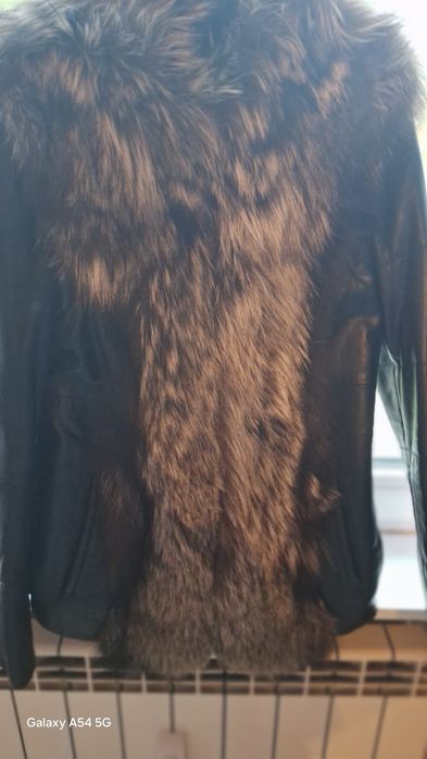 Кожено яке с кожа сибирска лисица.