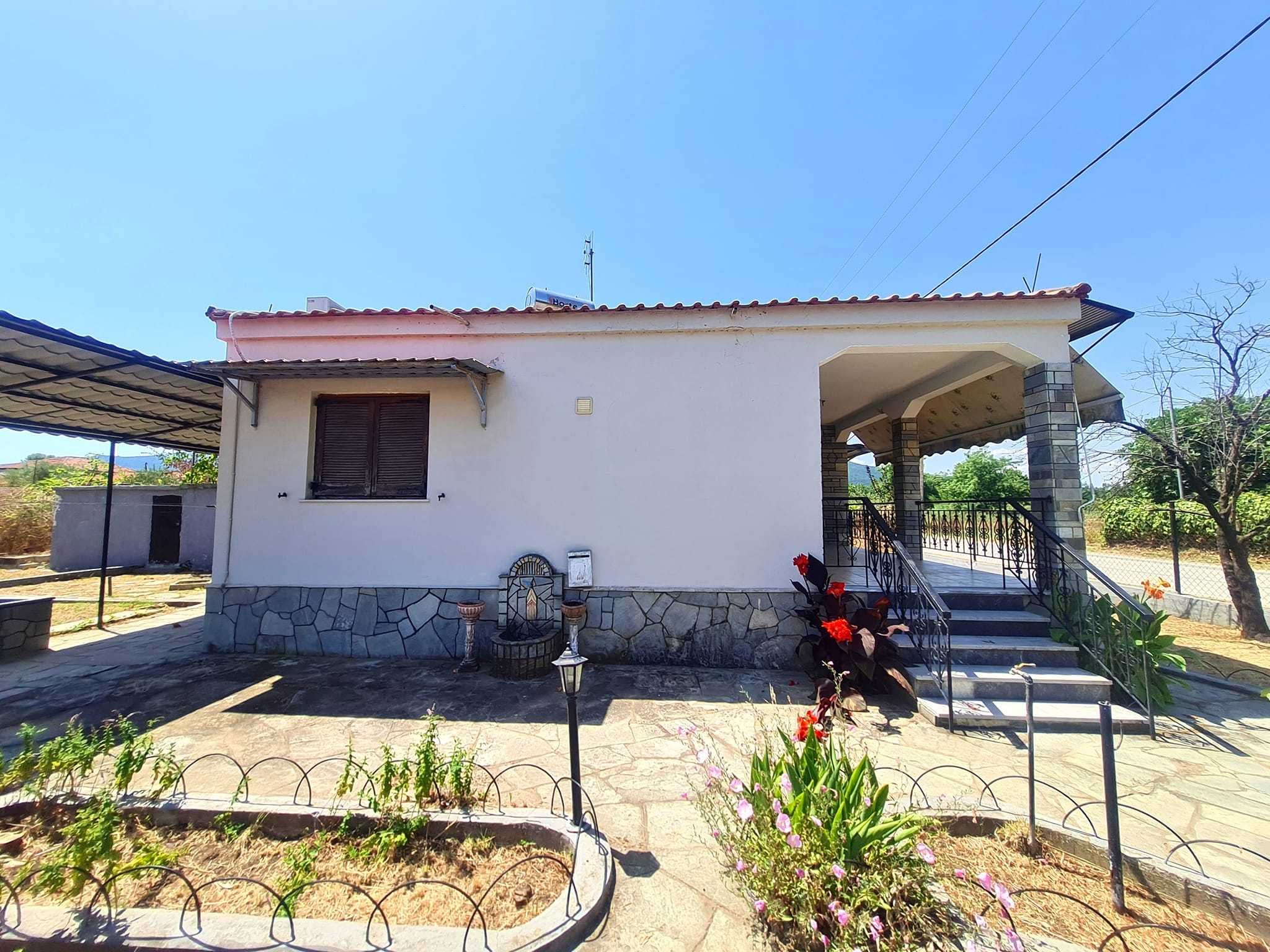 Продава с площ 85 м2 и двор 508 м2 в Паралия Врасна, Гърция