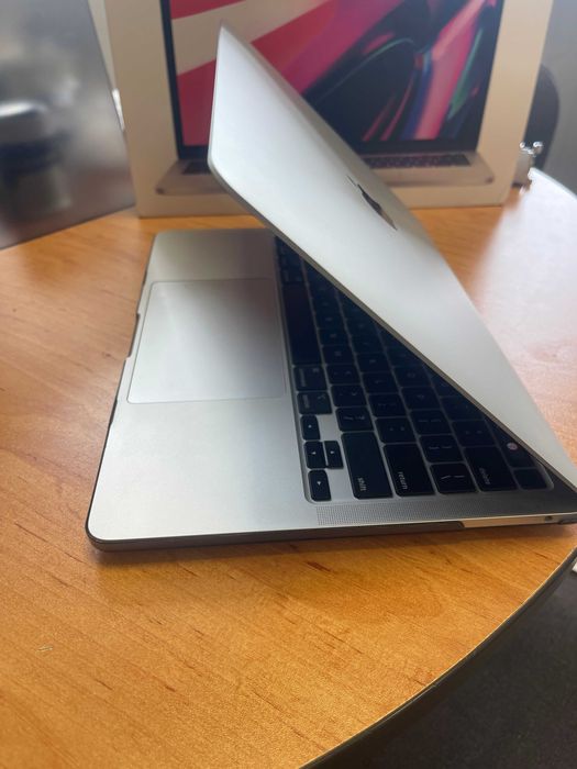 M1 MacBook Pro 13.3'' 8-CPU, 8-GPU, 8RAM, 512SSD