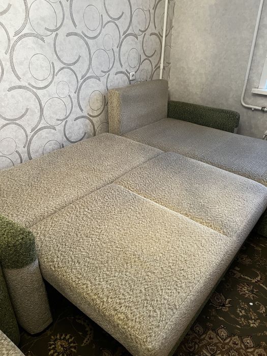 Продам диван с подушками