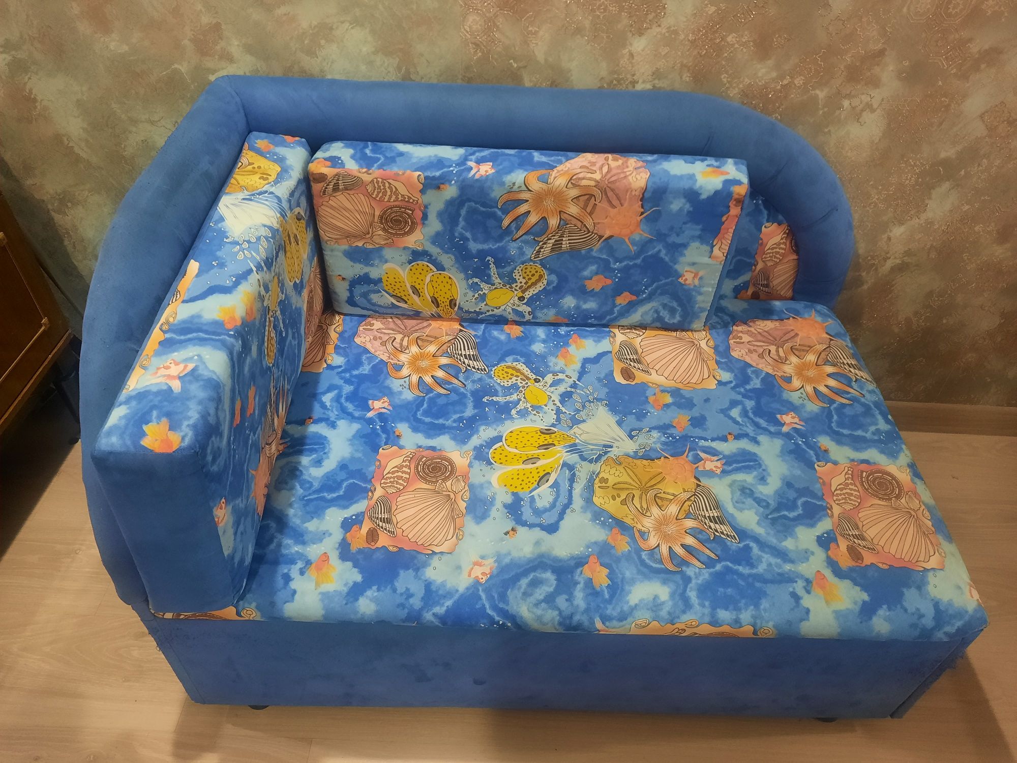 Продам Подростковый  Диванчик