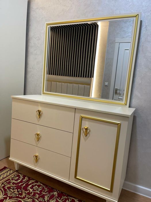 Mebel sotiladi holati yangidek