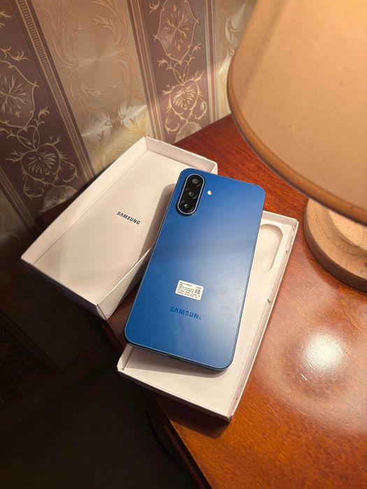 Samsung A17 5G 128 GB вградена памет + 4GB RAM; син