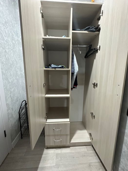 Продам  шкаф срочно в связи с переездом шкаф