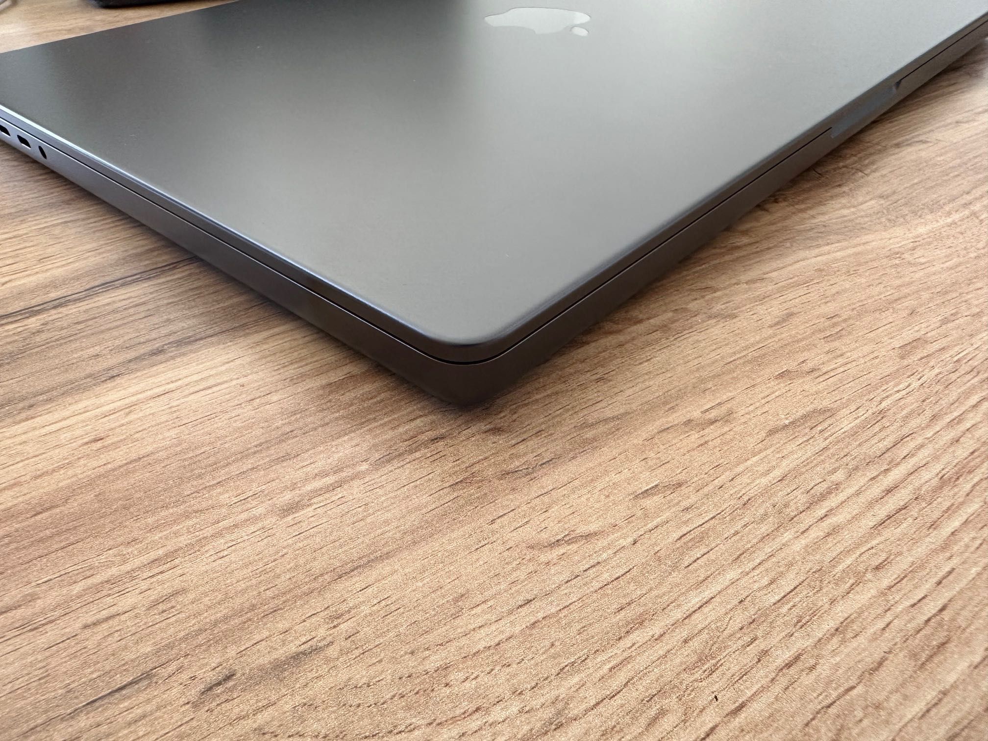 MacBook Pro 16" M4 PRO Chip 14-CPU/20-GPU/24RAM/ 4TB SSD В ГАРАНЦИЯ