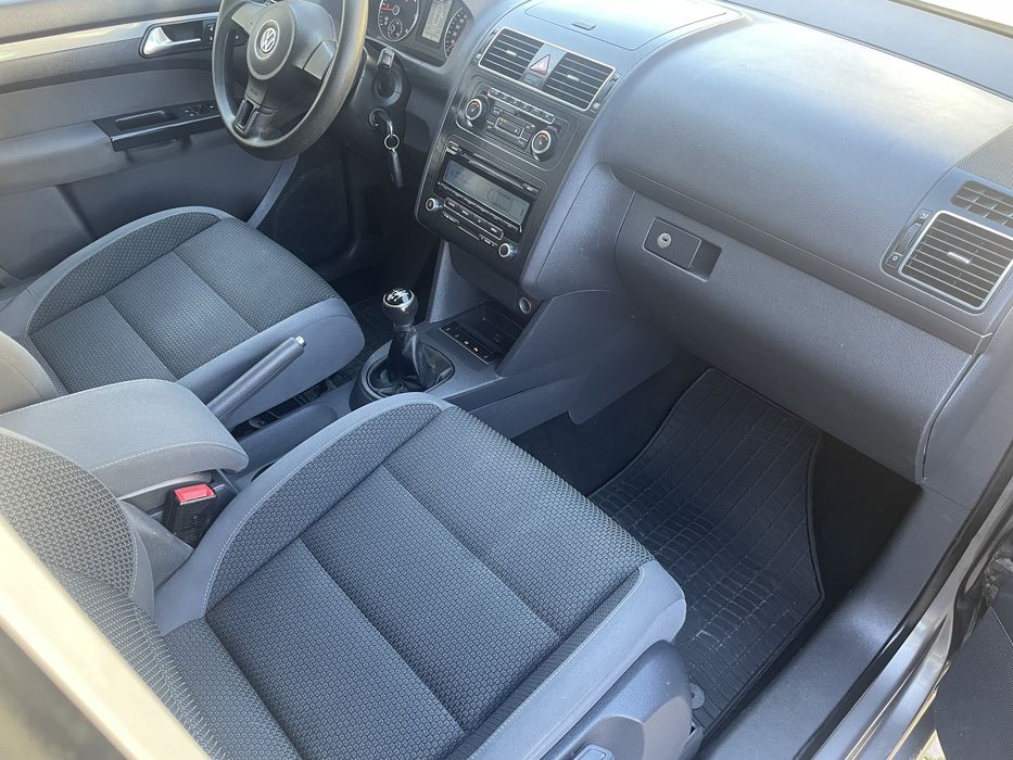 Volkswagen Touran-Climatronic-Tempomat-Parcheaza singura !