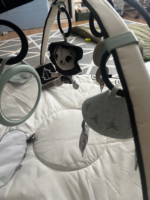 Активна гимнастика Tiny Love черно и бяло с кутия