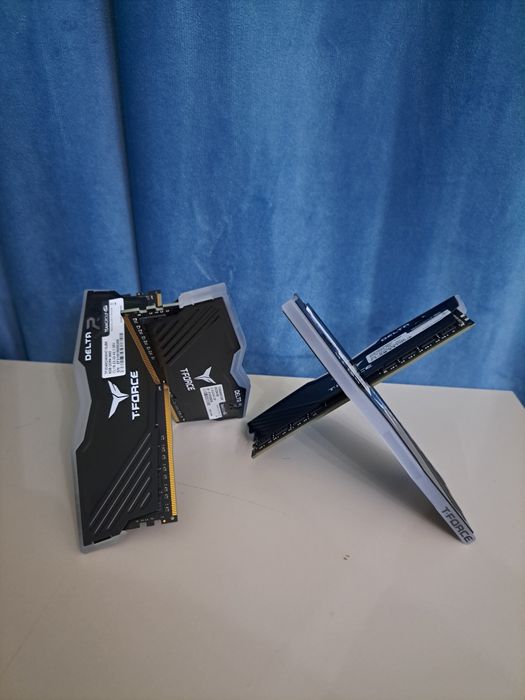 Оперативная память DDR4 32GB 4шт по 8гб частоты 3600Мгц!!!